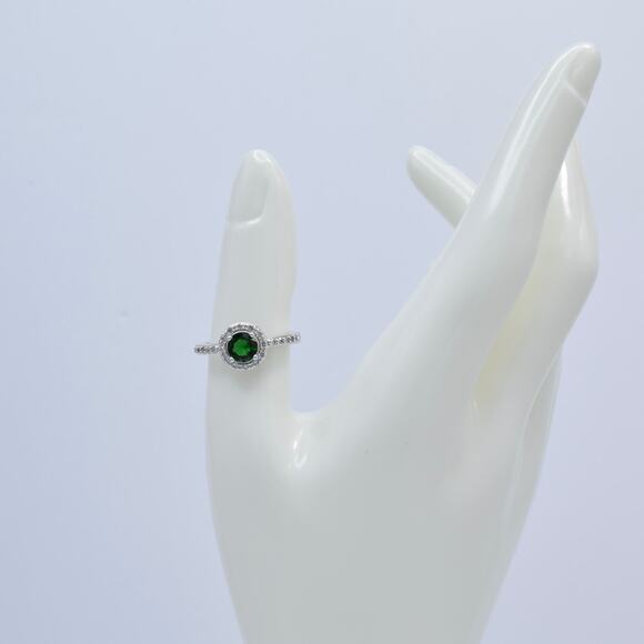 NWOT Fragrant Jewels Emerald Green Round Cut Halo Ring Size 7.75 US - Picture 3 of 5